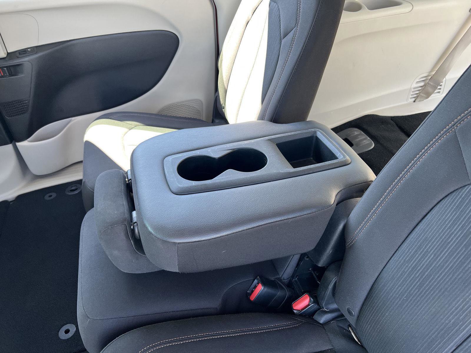 Used 2017 Chrysler Pacifica Touring image 44