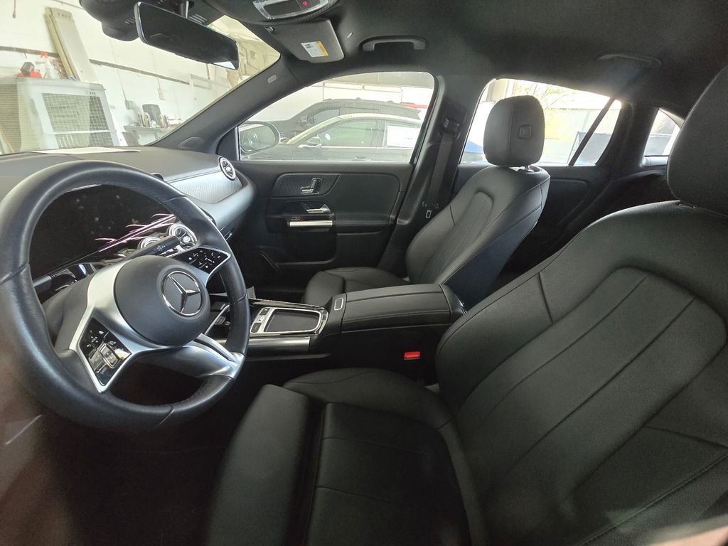 Used 2025 Mercedes-Benz GLA 250 image 4