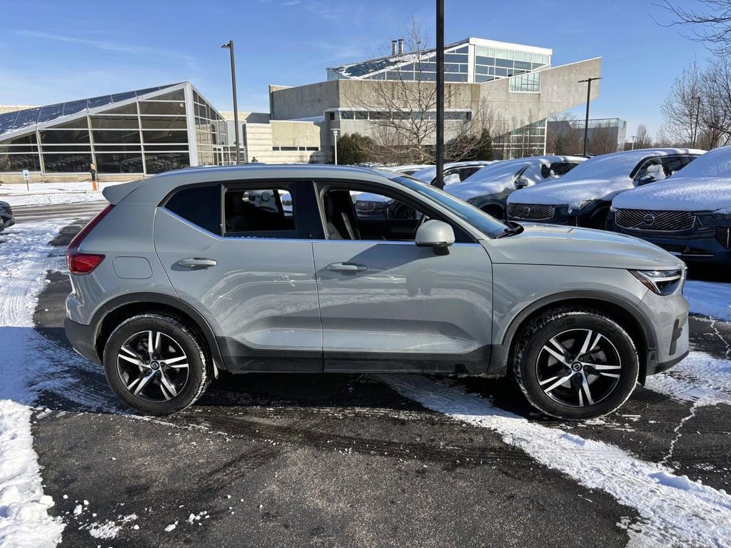 Used 2025 Volvo XC40 B5 Core image 5