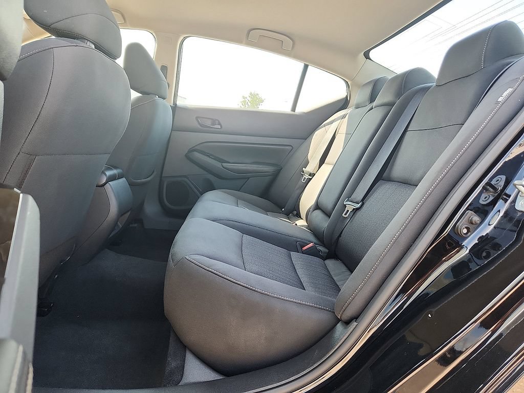 Used 2023 Nissan Altima 2.5 SV FWD image 6