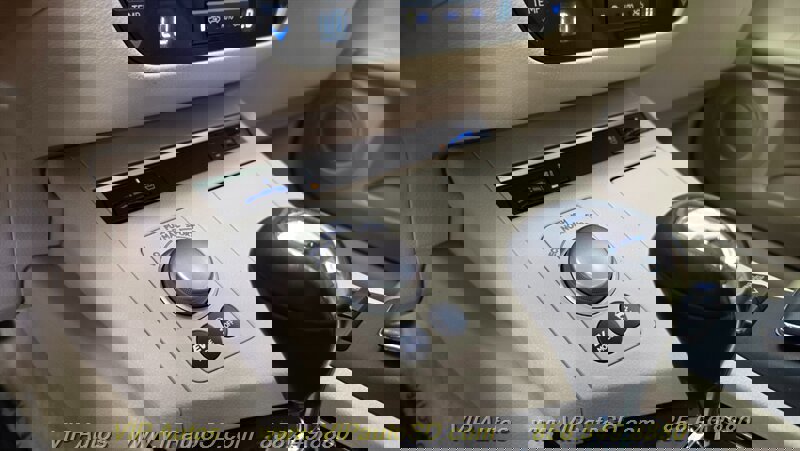 Used 2014 Lexus ES 300h w/ Premium Package w/Bamboo Trim image 22