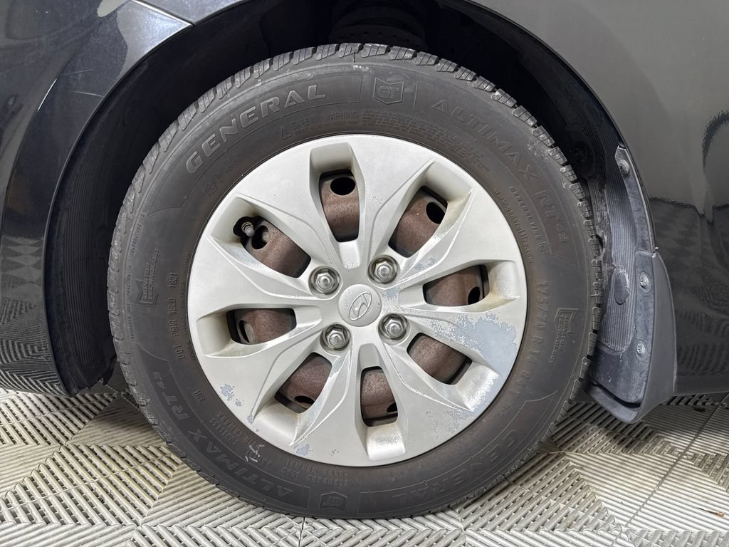 Used 2016 Hyundai Accent SE FWD image 16