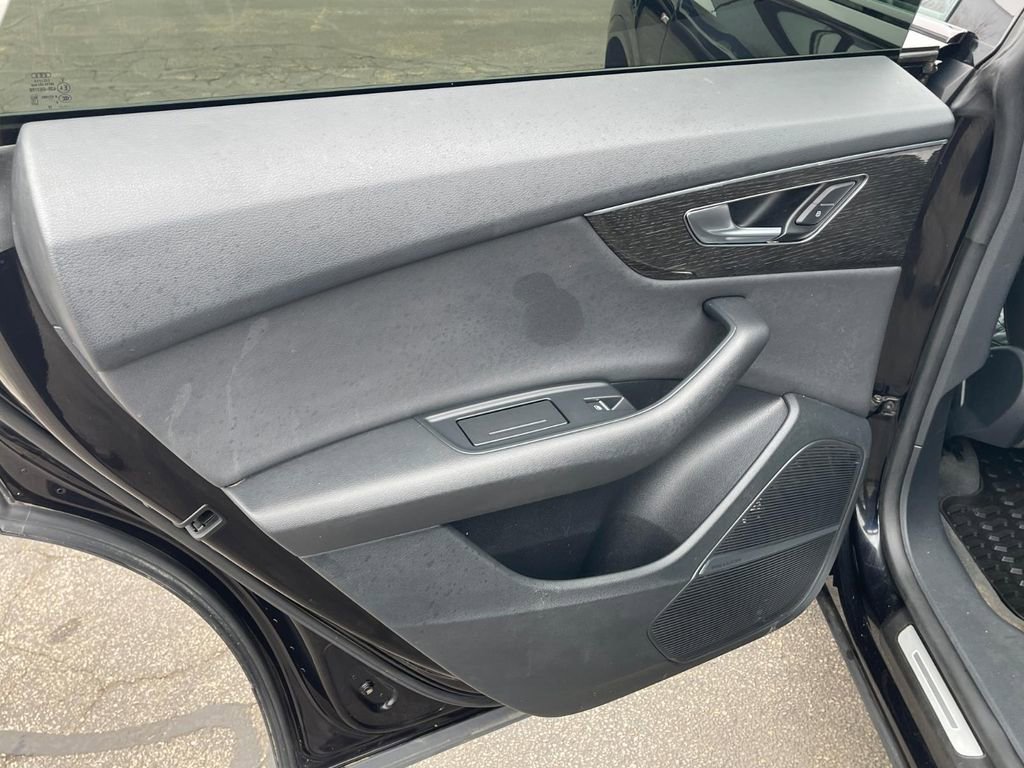 Used 2019 Audi Q8 Premium Plus w/ Premium Plus image 13