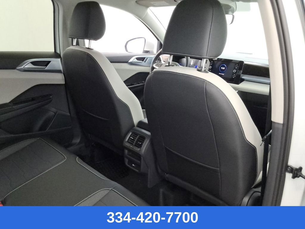 New 2025 Volkswagen Taos SE image 22