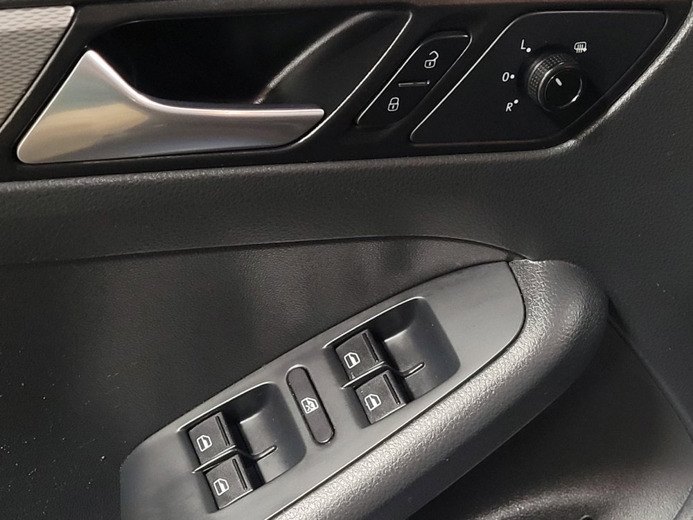 Used 2015 Volkswagen Jetta SE FWD image 27