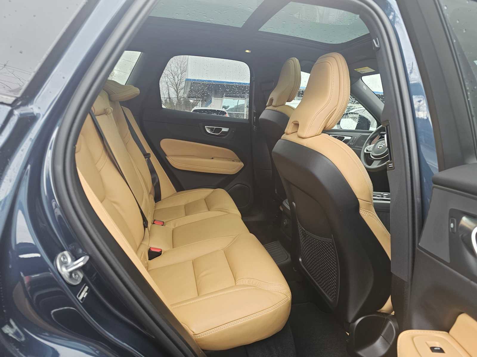 Certified 2025 Volvo XC60 T8 Ultra w/ Protection Package Premier image 11