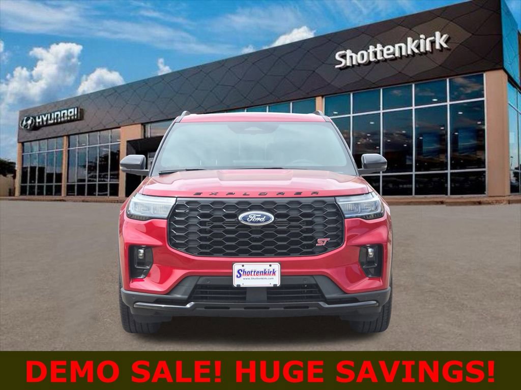 Used 2025 Ford Explorer ST image 2