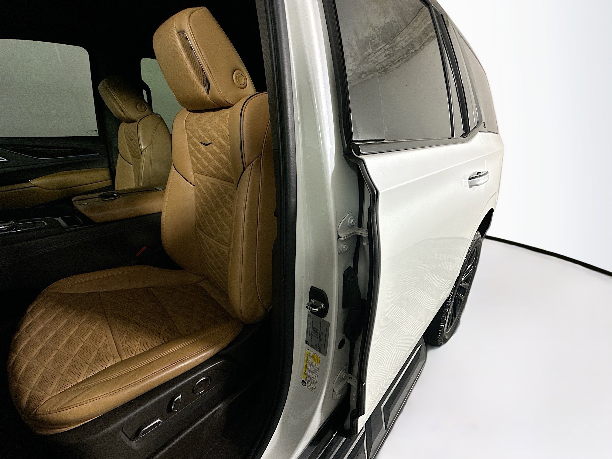 Used 2021 Cadillac Escalade Premium Luxury AWD/4WD image 12