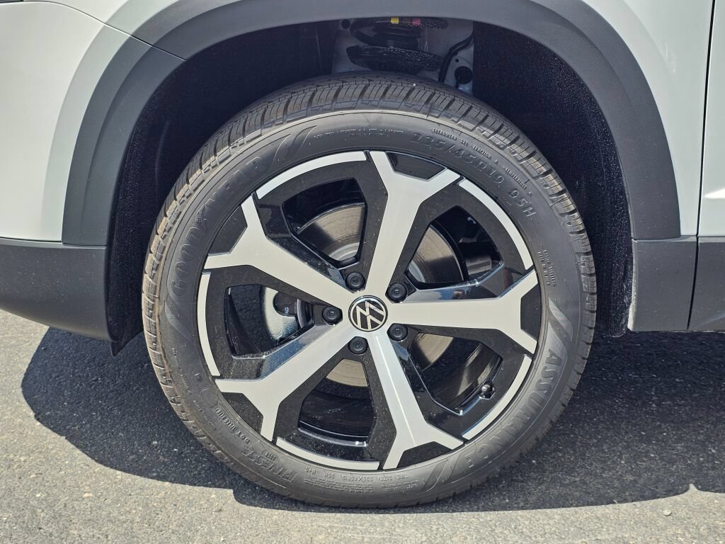 New 2026 Volkswagen Taos SEL AWD/4WD image 8