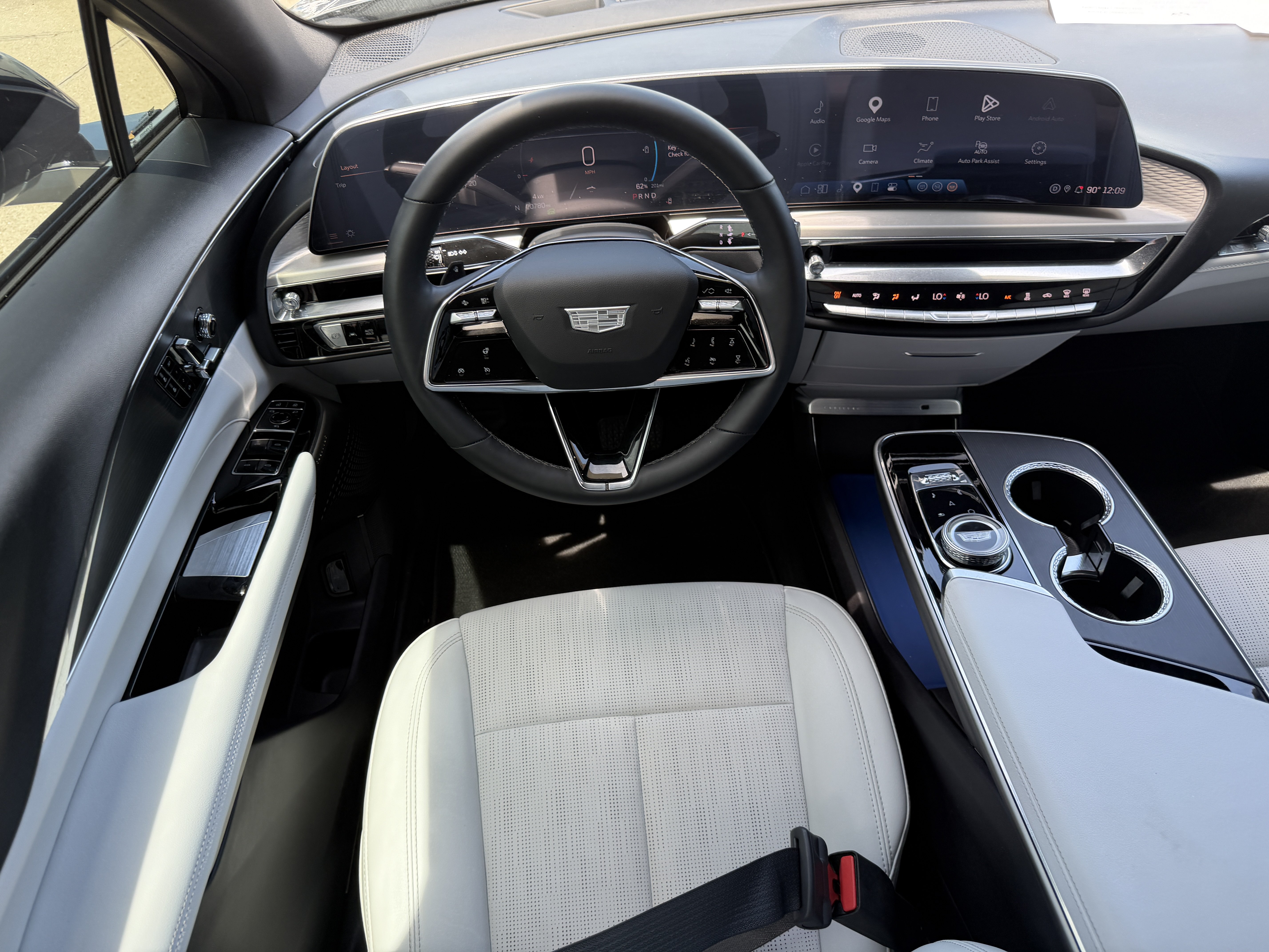 Certified 2024 Cadillac Lyriq Luxury AWD/4WD image 14