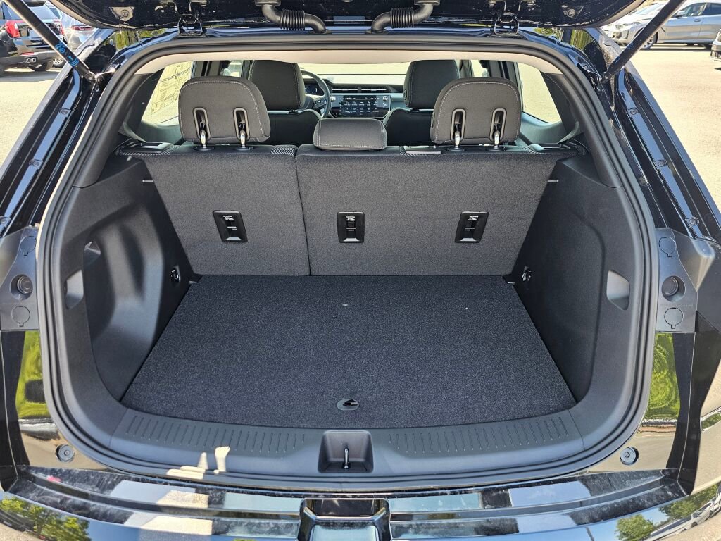 New 2027 Chevrolet Bolt LT w/ Comfort Package FWD image 22