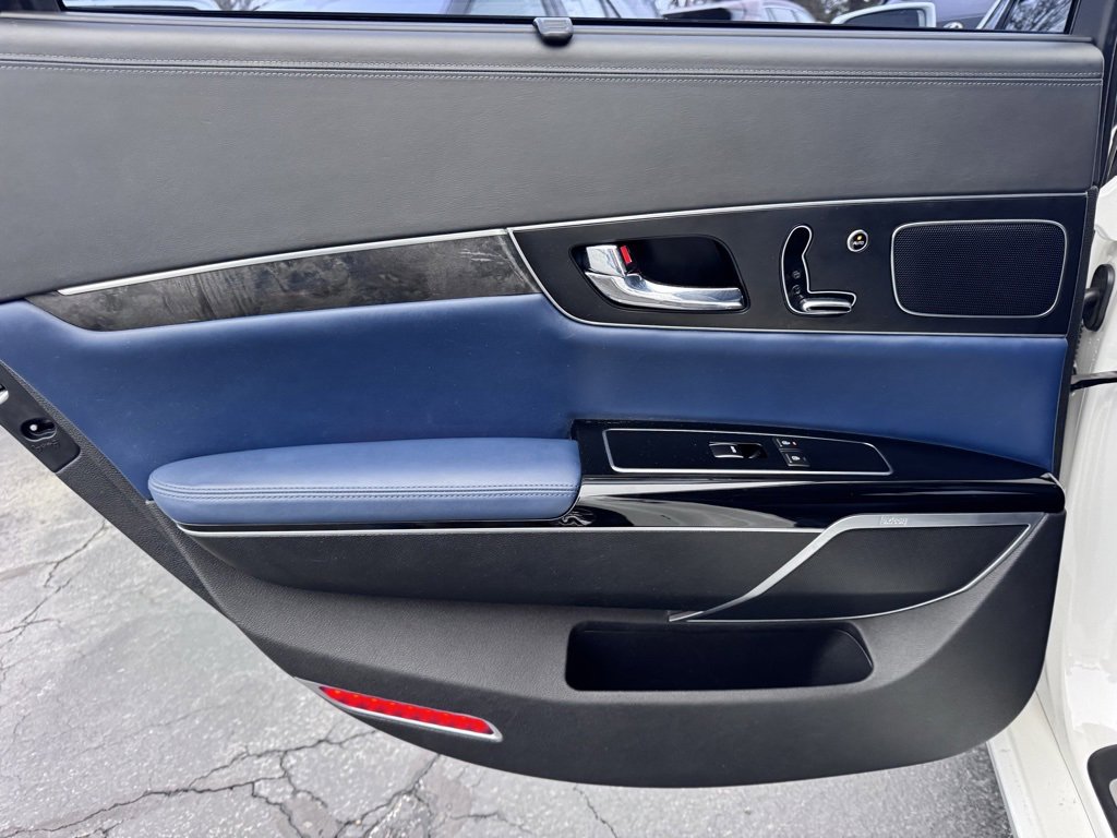 Used 2015 Kia K900 Luxury image 32