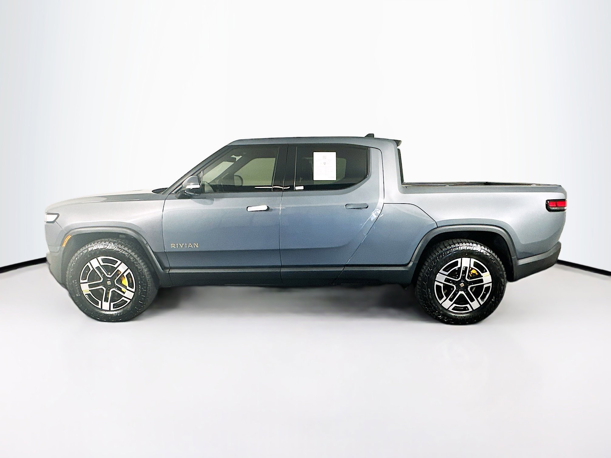 Used 2022 Rivian R1T Adventure image 4
