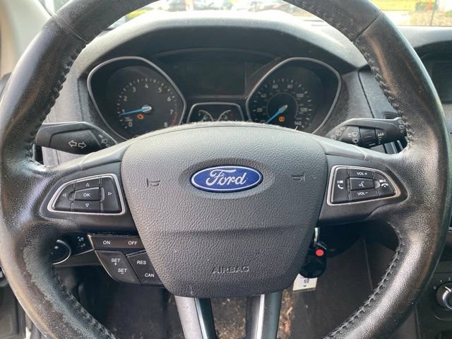 Used 2015 Ford Focus SE w/ SE Cold Weather Package FWD image 17