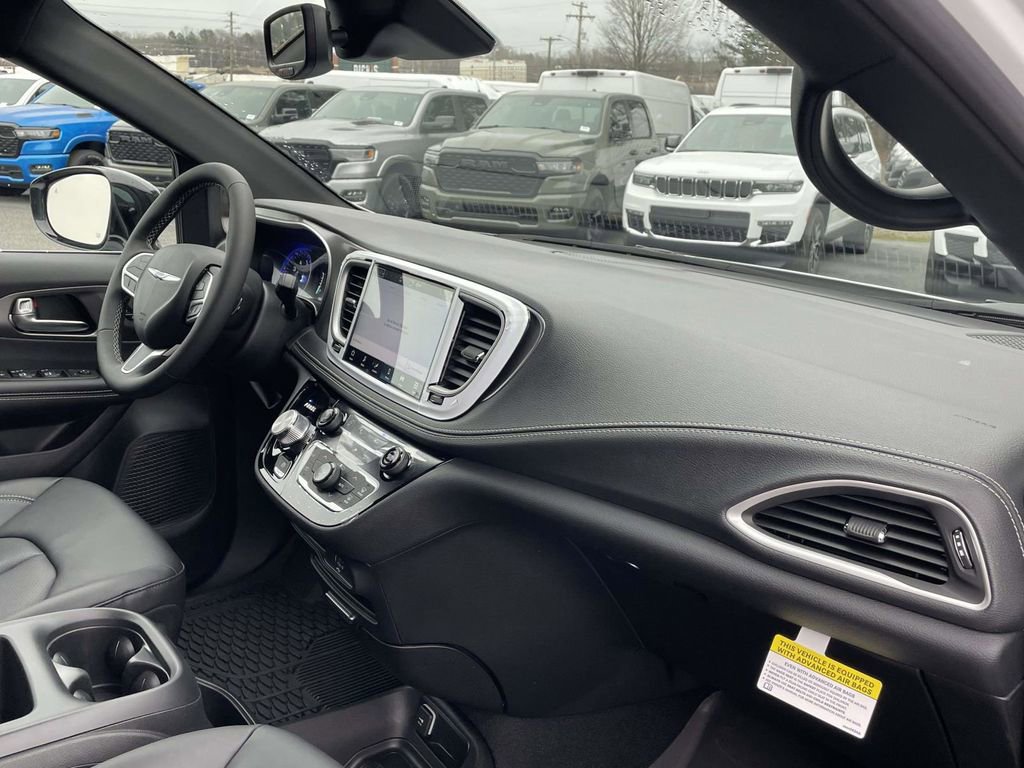 New 2026 Chrysler Pacifica Select image 14