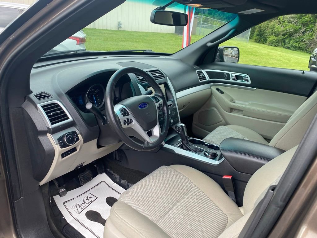 Used 2015 Ford Explorer XLT w/ Equipment Group 201A AWD/4WD image 10