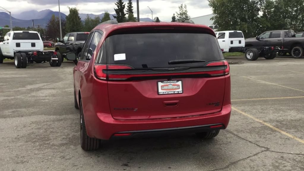New 2026 Chrysler Pacifica Limited w/ S Appearance Package AWD/4WD image 7