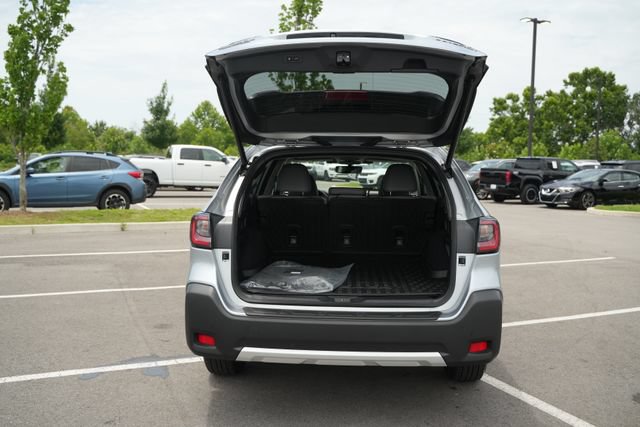 Used 2025 Subaru Outback Limited AWD/4WD image 14