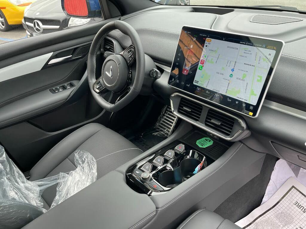 Used 2023 VinFast VF 8 Plus image 9