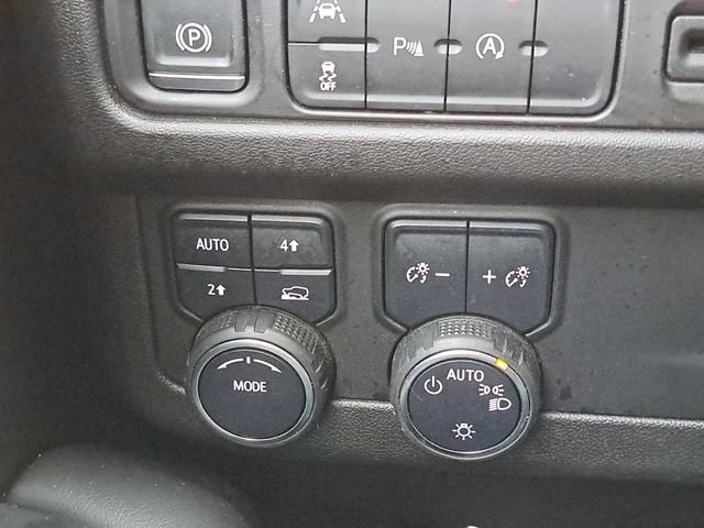 Used 2024 Chevrolet Suburban LT image 16