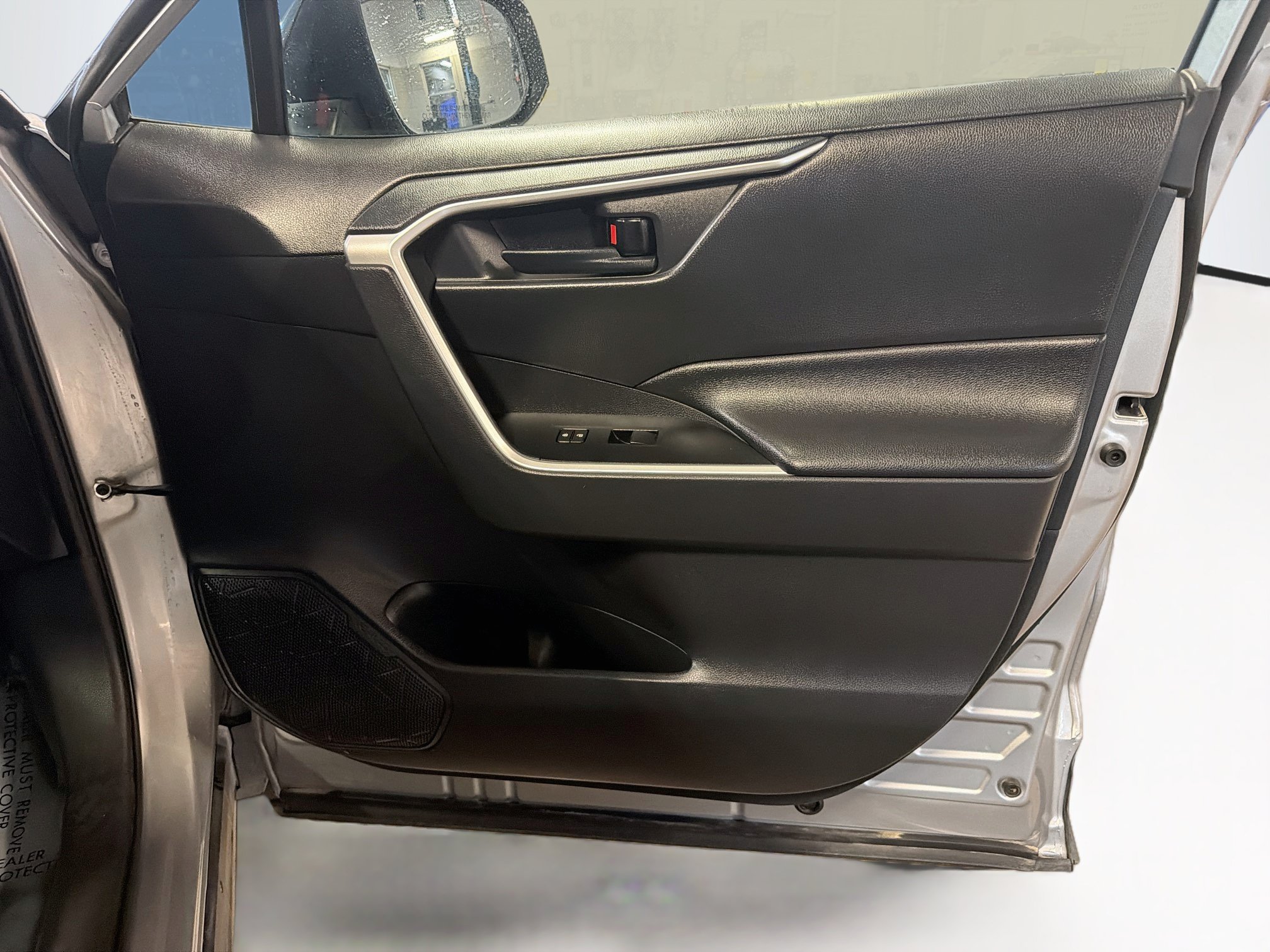 Used 2019 Toyota RAV4 LE AWD/4WD image 29