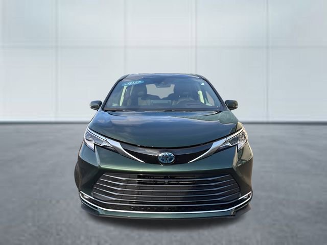 Used 2023 Toyota Sienna Platinum image 5