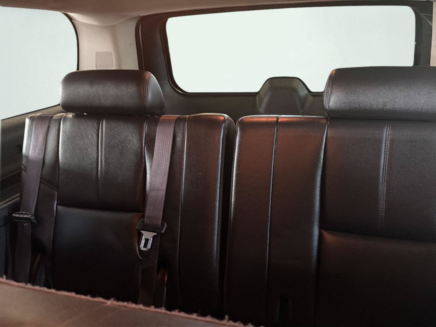 Used 2012 Chevrolet Suburban LT w/ Luxury Package AWD/4WD image 21