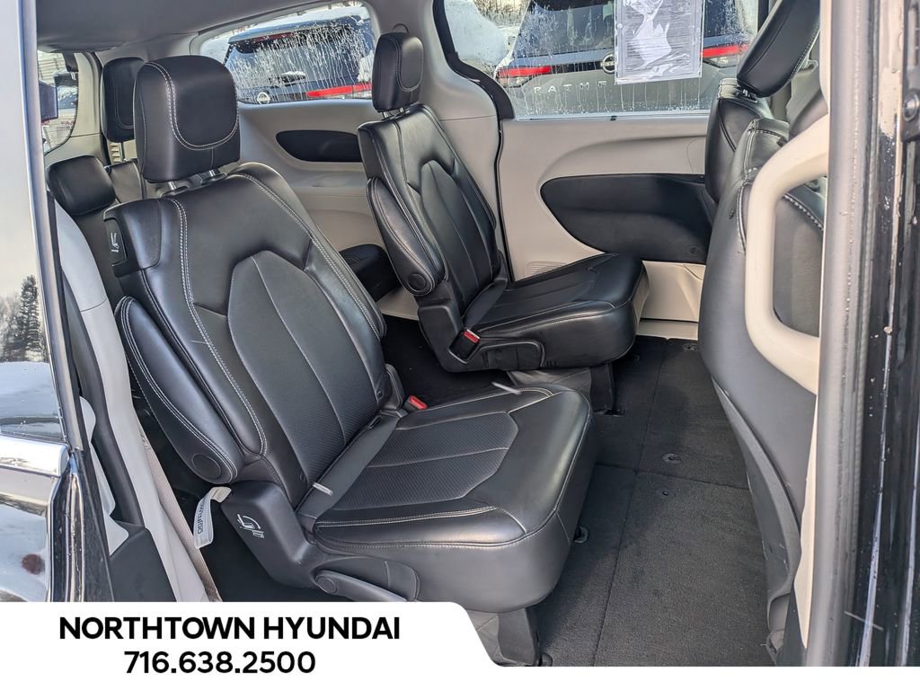 Used 2024 Chrysler Pacifica Touring-L image 37