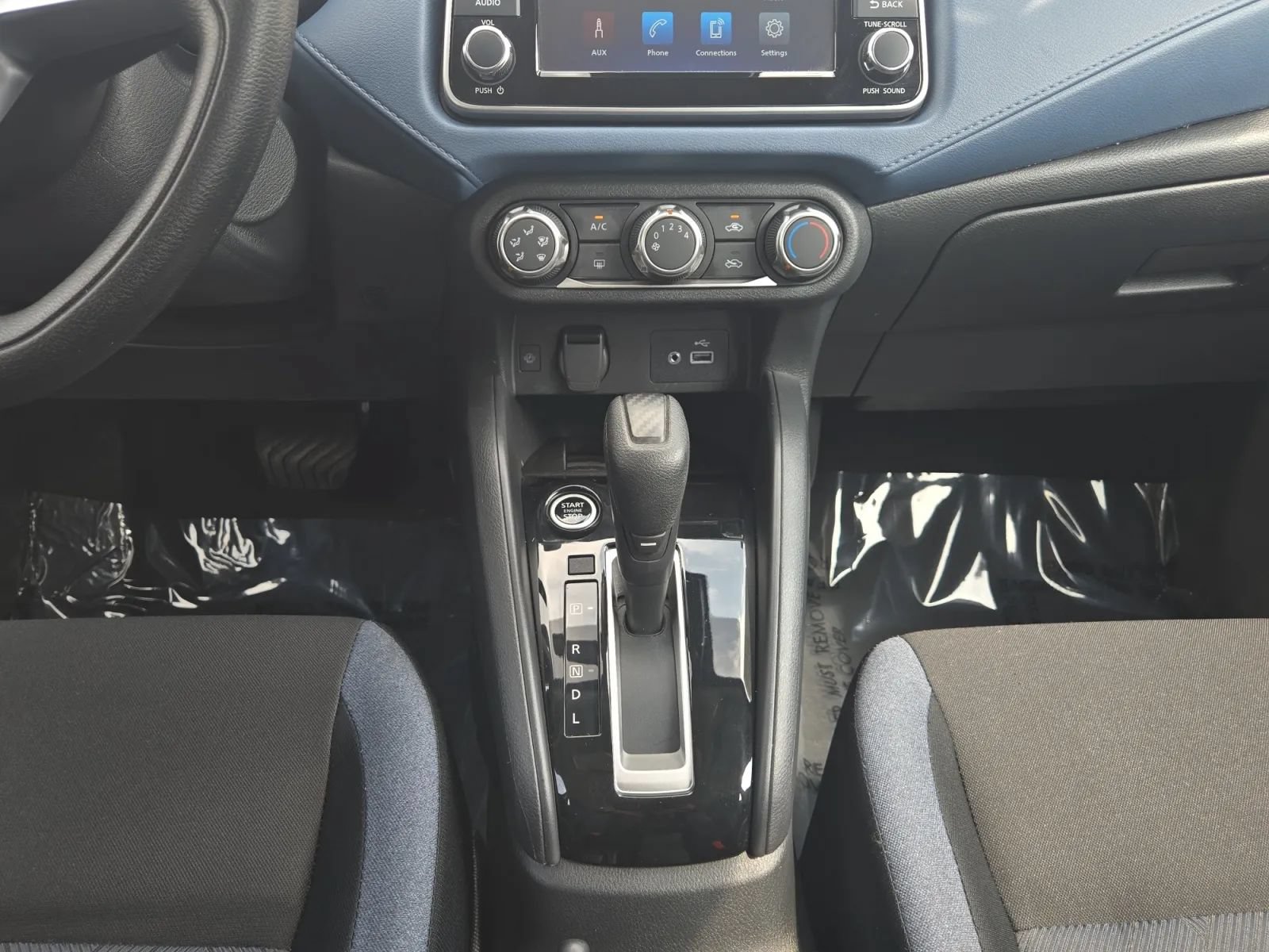 Used 2025 Nissan Versa SV FWD image 18