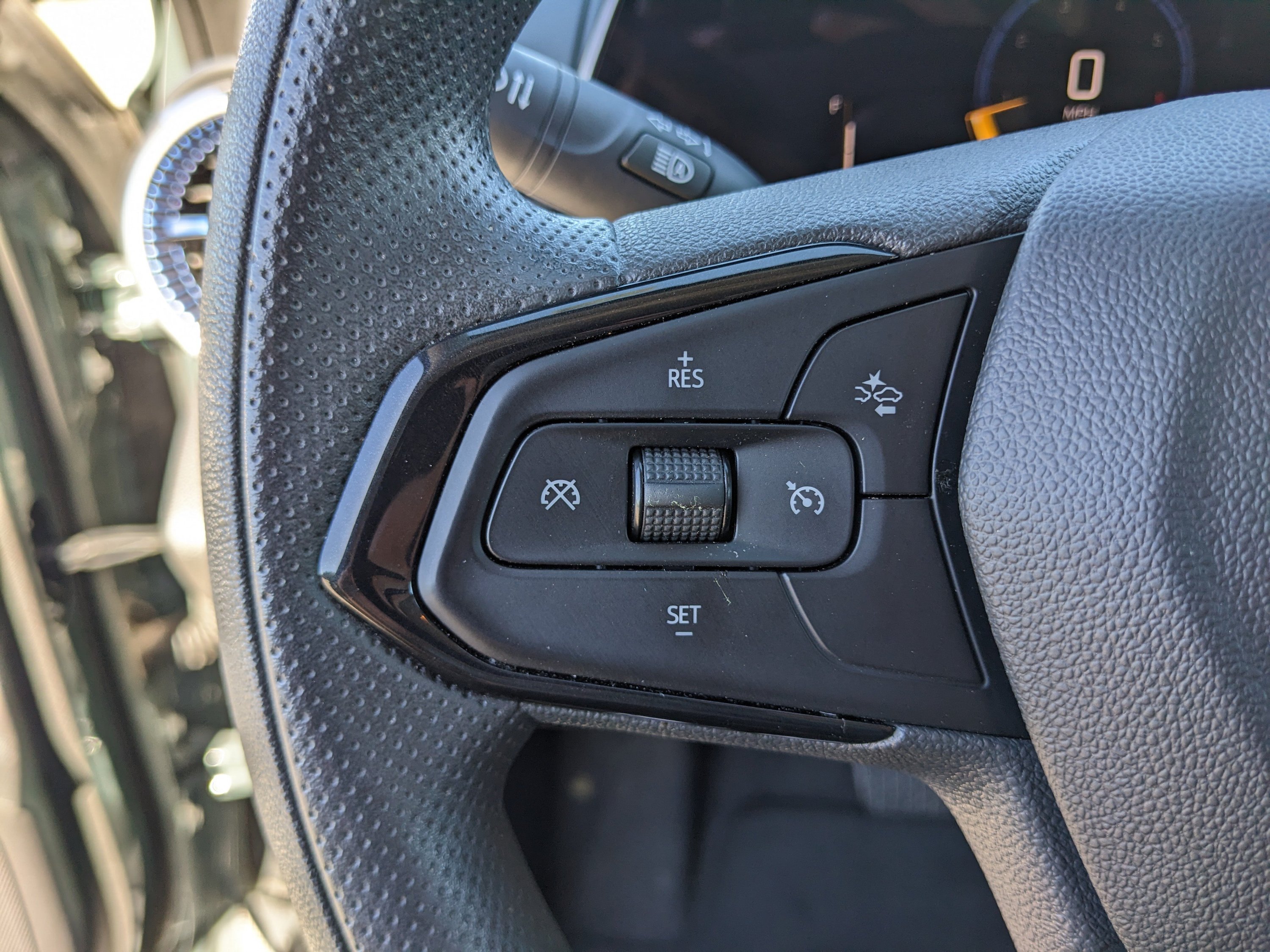 Used 2025 Chevrolet Trax LT FWD image 33