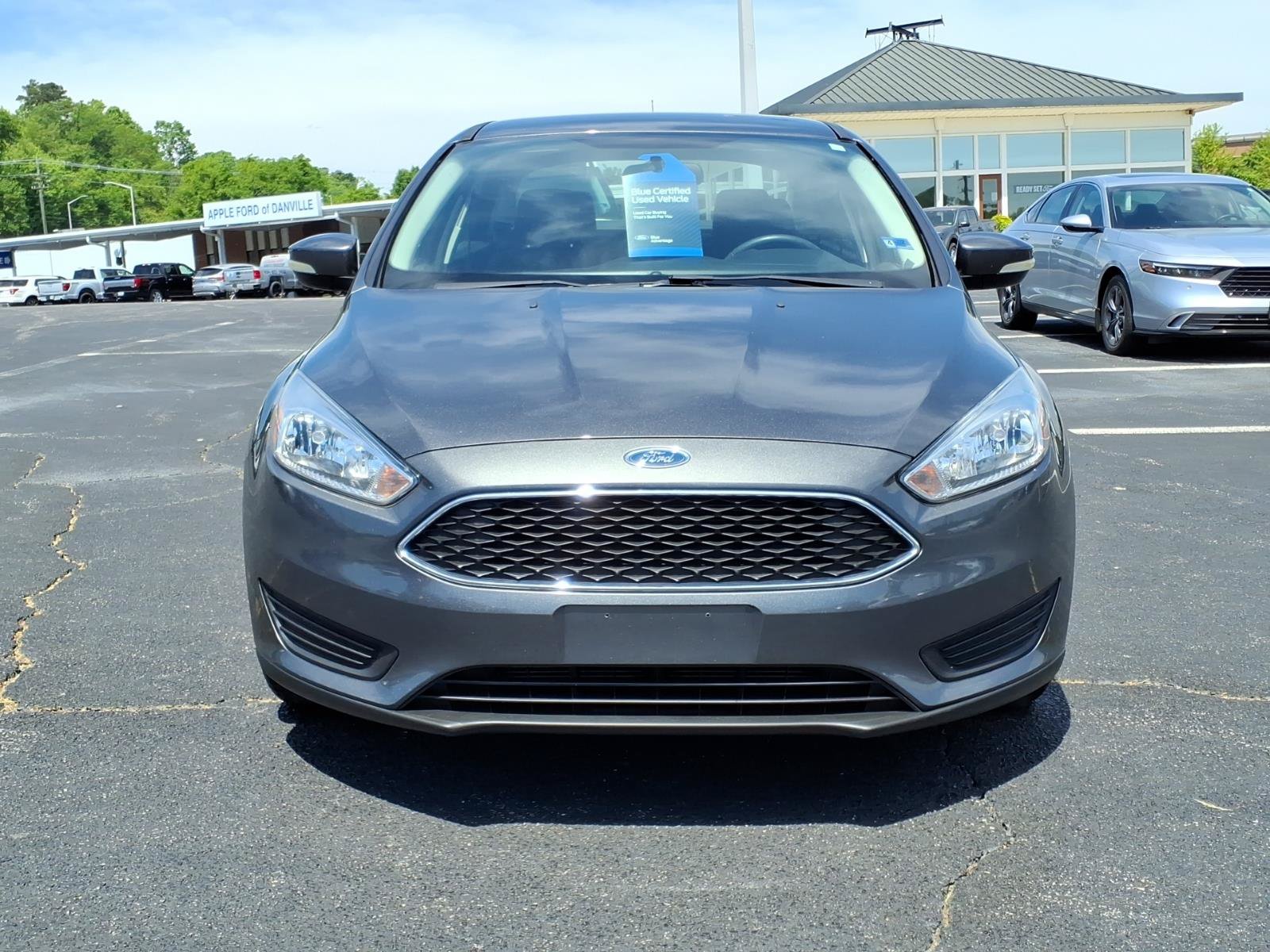 Used 2018 Ford Focus SE w/ Cold Weather Package FWD image 3