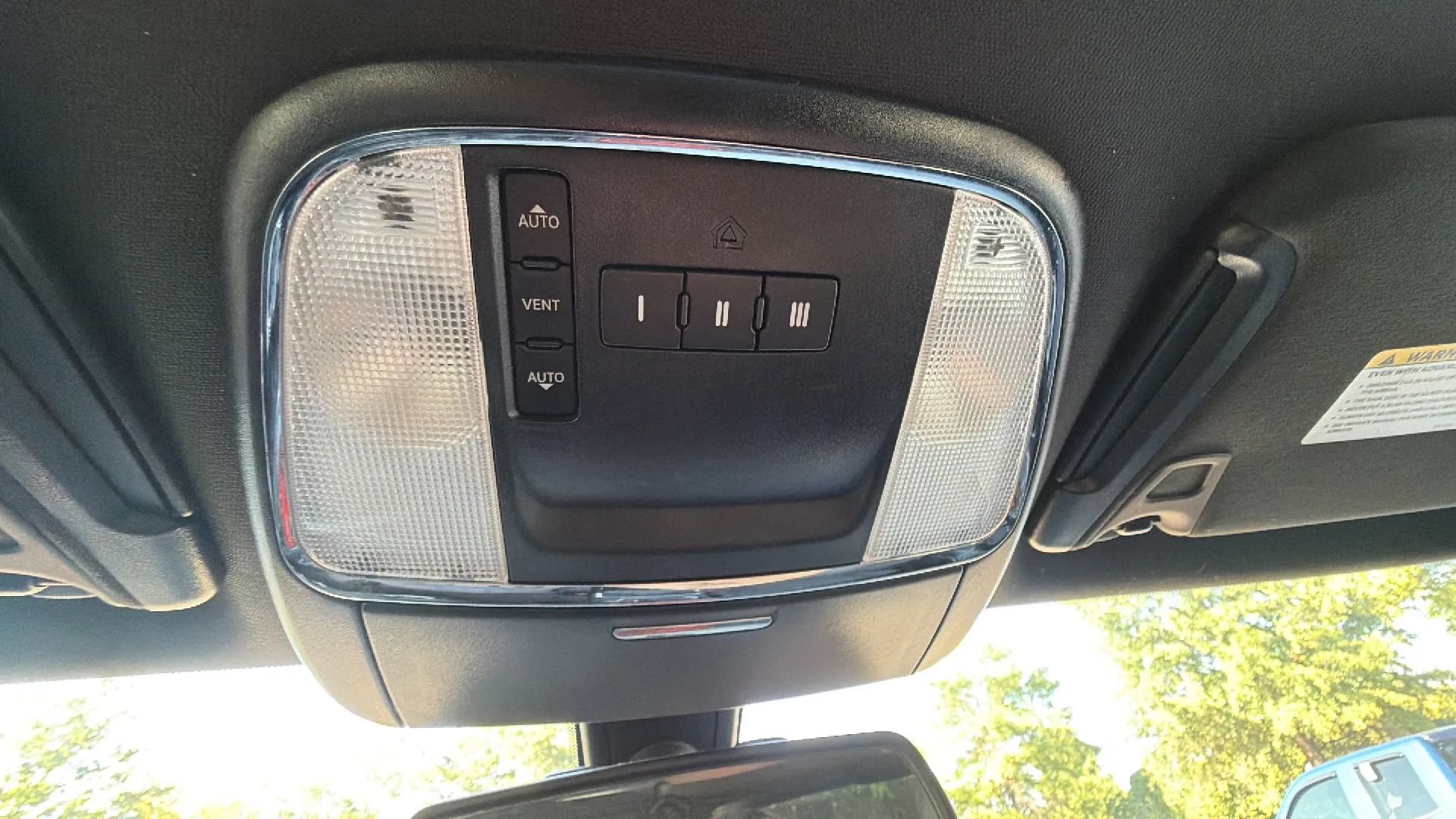 Used 2015 Dodge Charger SXT RWD image 14