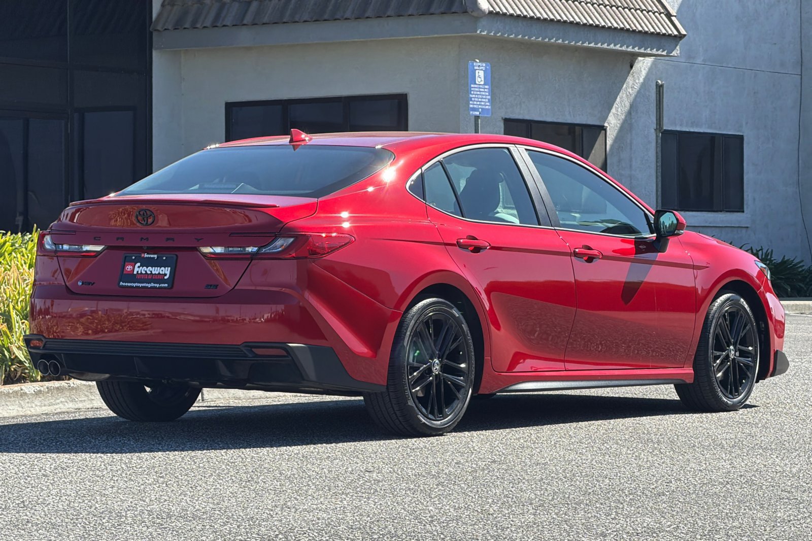 Used 2026 Toyota Camry SE FWD image 4