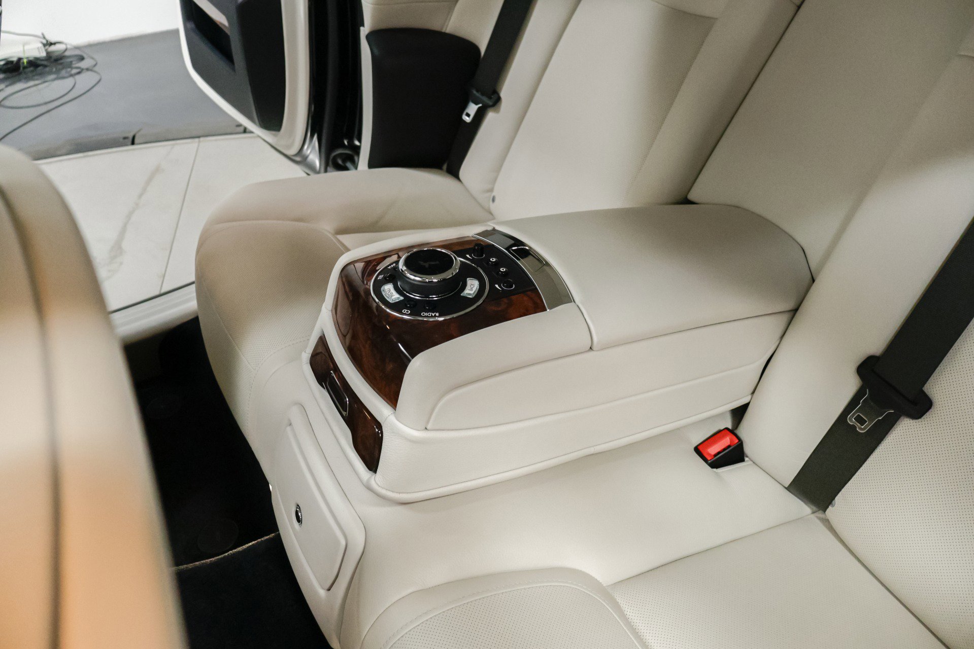 Used 2015 Rolls-Royce Ghost image 35