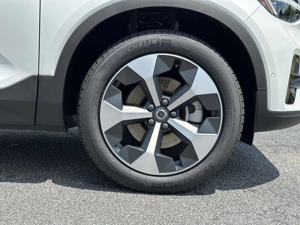 New 2026 Volvo XC40 B4 Plus w/ Protection Package Premier FWD image 24