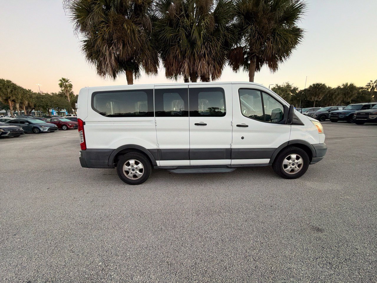 Used 2017 Ford Transit 150 XLT RWD image 4