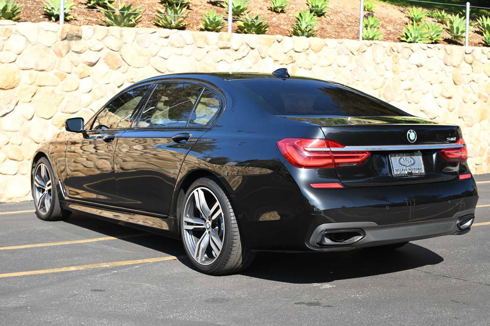 Used 2019 BMW 740i w/ M Sport Package image 5