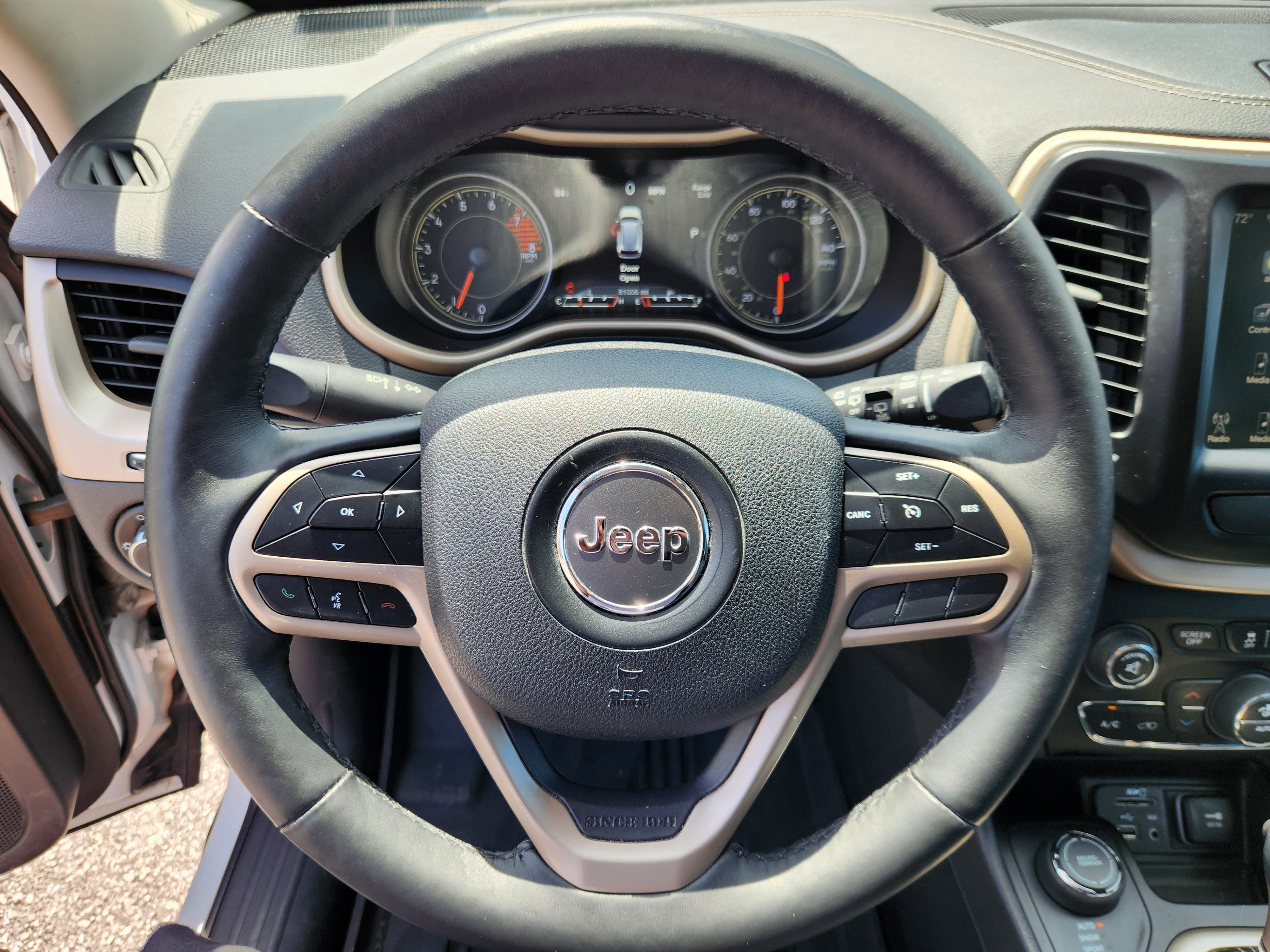 Used 2017 Jeep Cherokee Limited AWD/4WD image 9