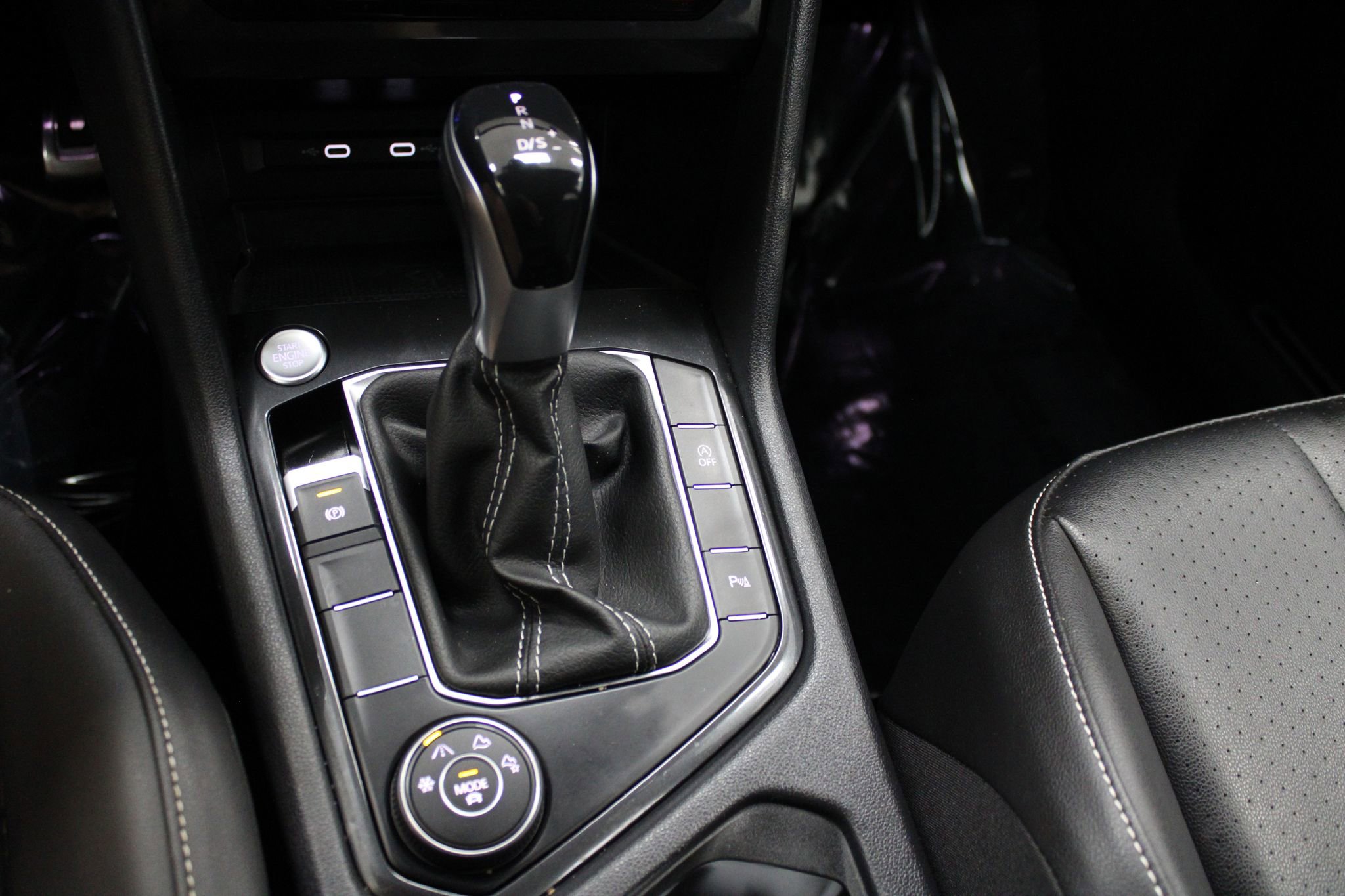 Used 2022 Volkswagen Tiguan SE R-Line image 30