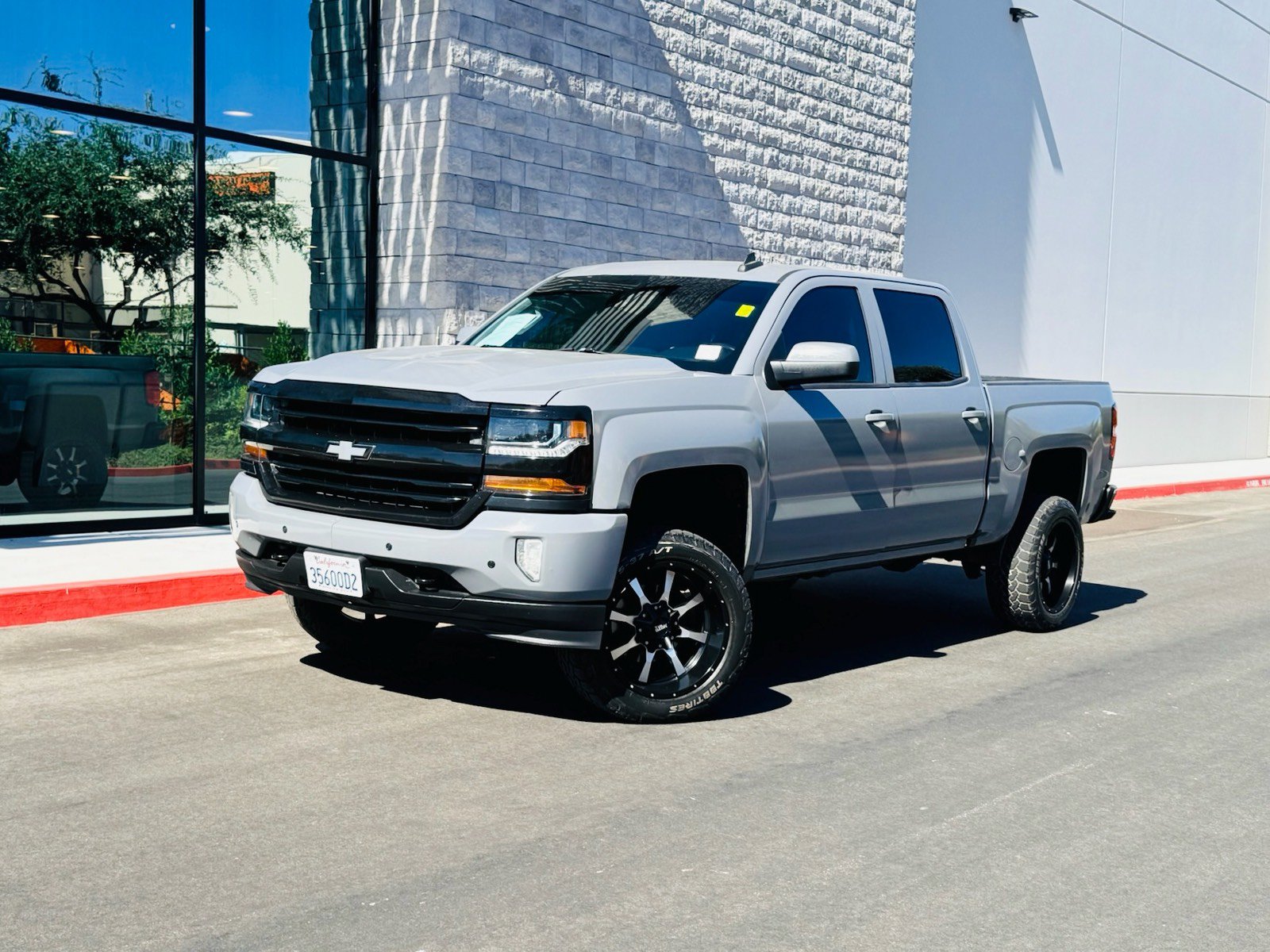 Used 2017 Chevrolet Silverado 1500 LT w/ All Star Edition AWD/4WD image 1