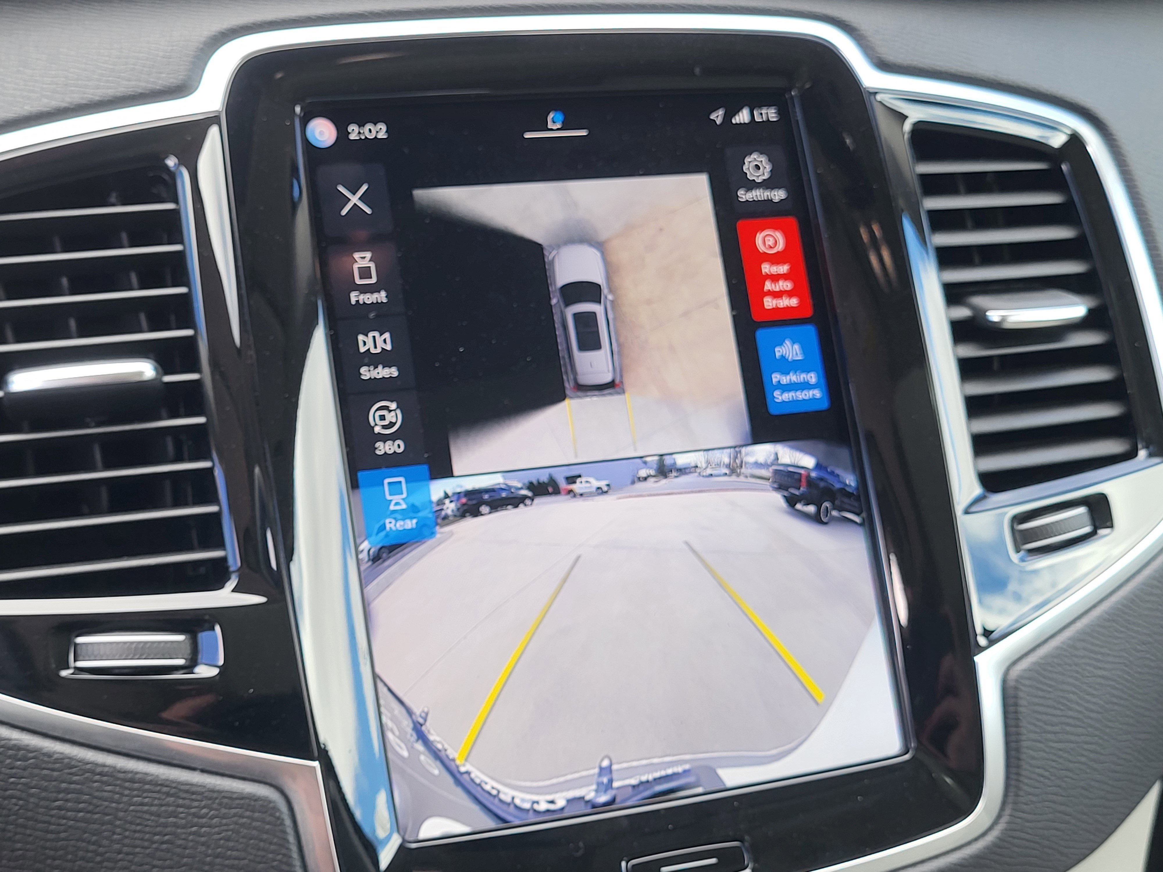 Certified 2024 Volvo XC90 T8 Plus w/ Protection Package Premier image 19