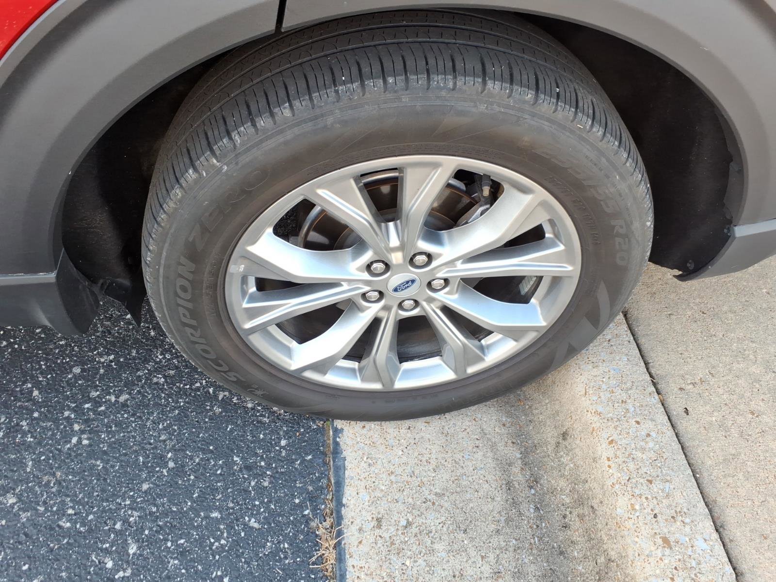 Used 2023 Ford Explorer Limited image 9