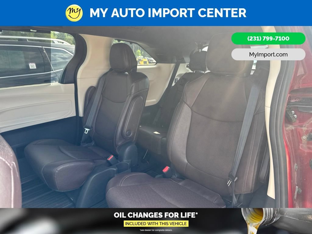 Used 2021 Toyota Sienna Platinum AWD/4WD image 25