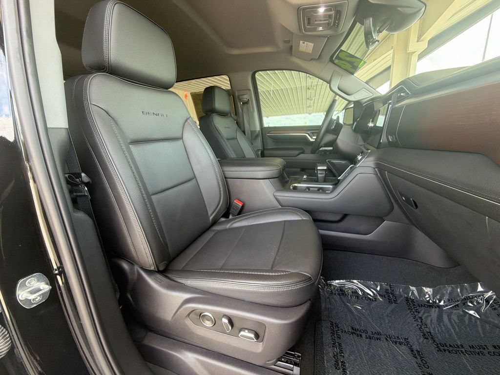 Used 2024 GMC Sierra 1500 Denali w/ Technology Package AWD/4WD image 13