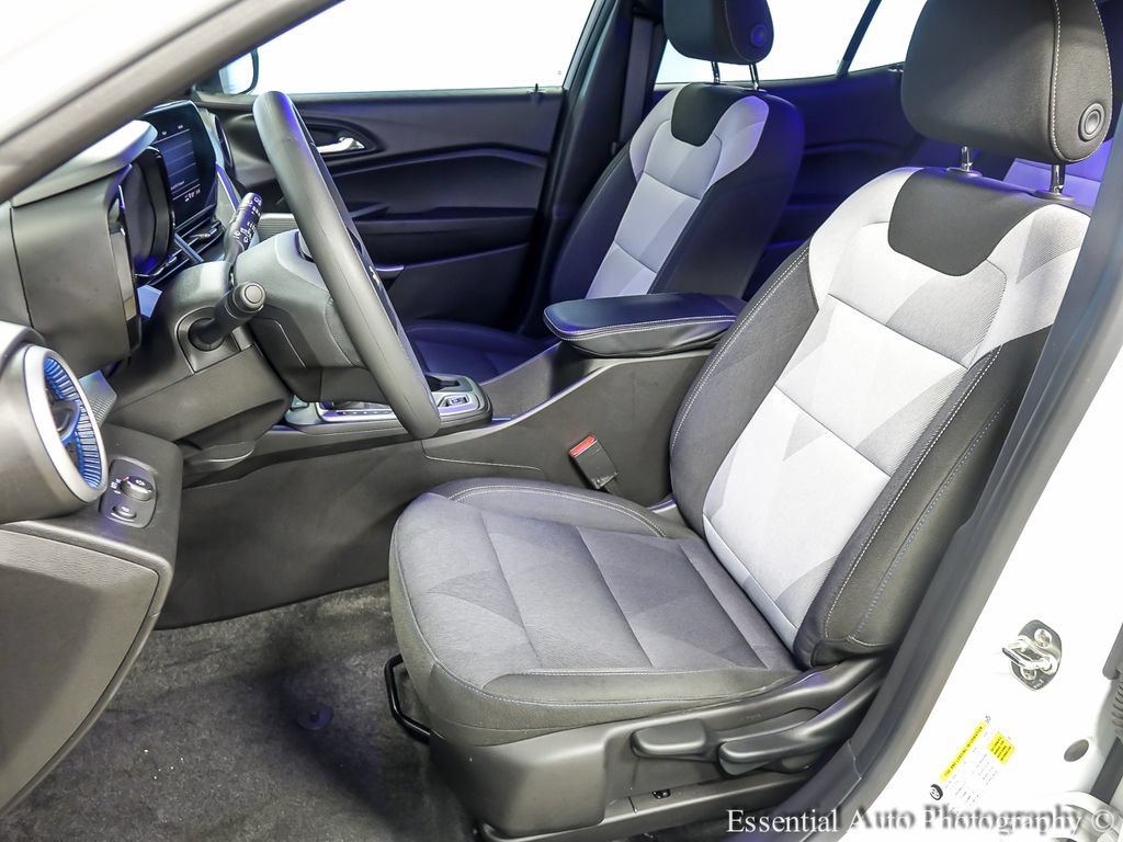Certified 2025 Chevrolet Trax LS w/ LS Convenience Package FWD image 9