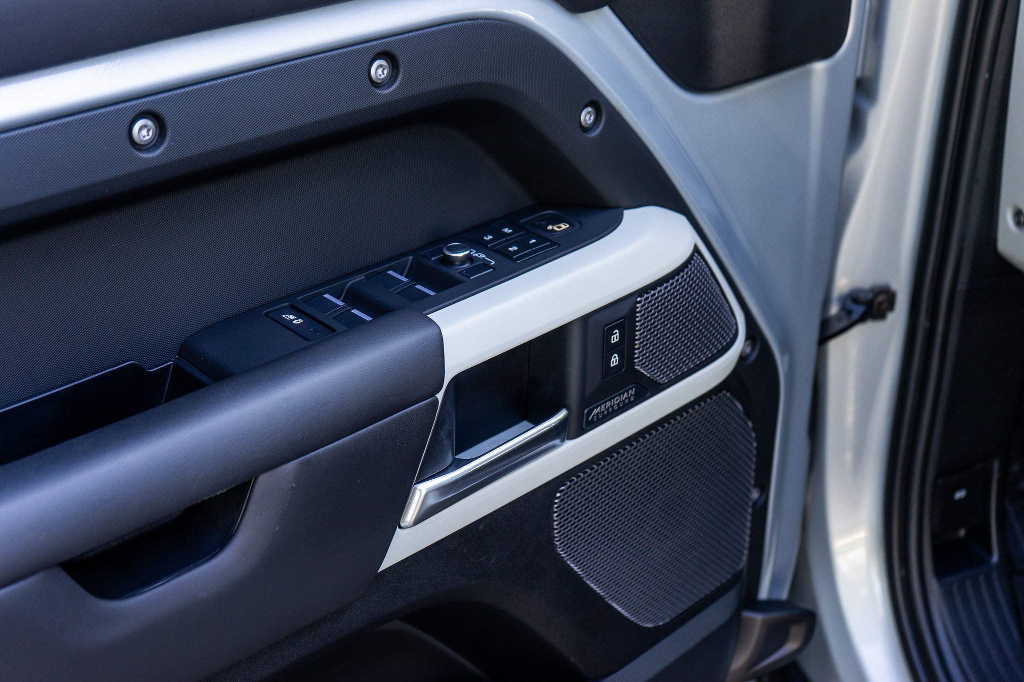 Used 2021 Land Rover Defender 110 X-Dynamic HSE image 21