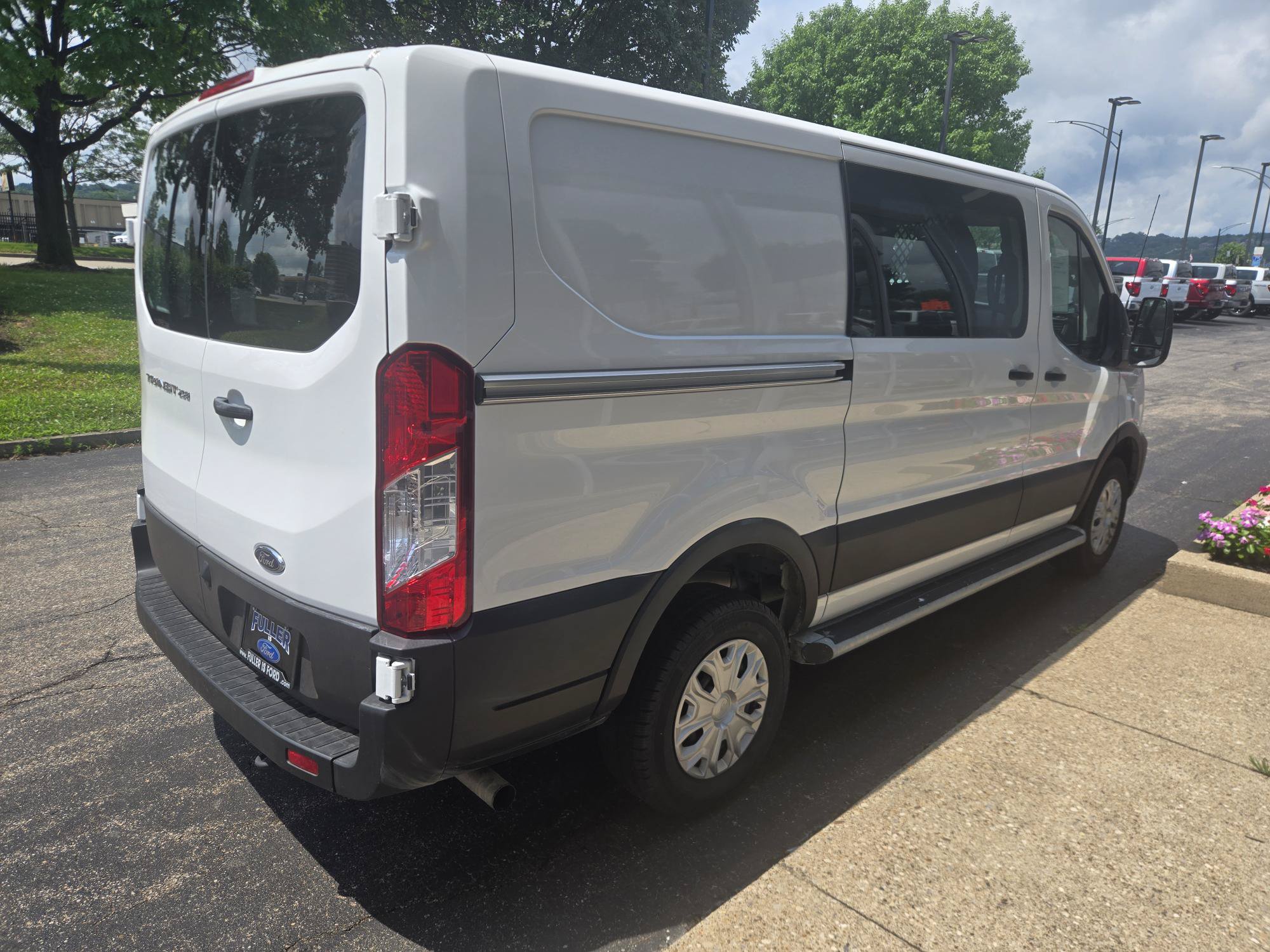 Used 2024 Ford Transit 250 Low Roof w/ Exterior Upgrade Package RWD image 4