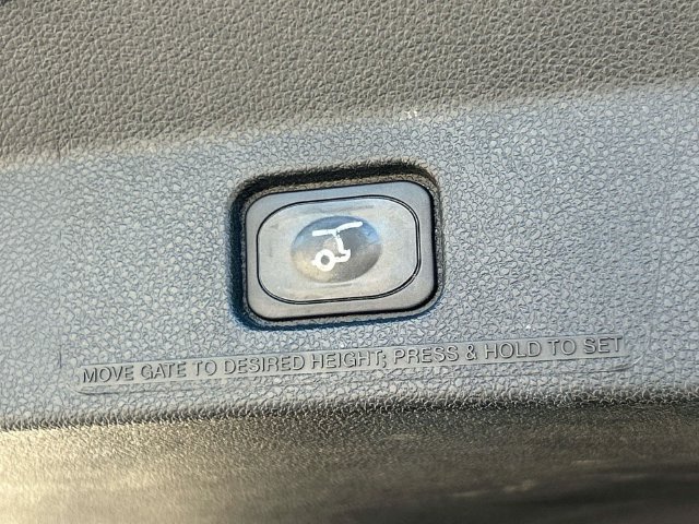 Used 2016 Ford Explorer XLT w/ Equipment Group 201A AWD/4WD image 14