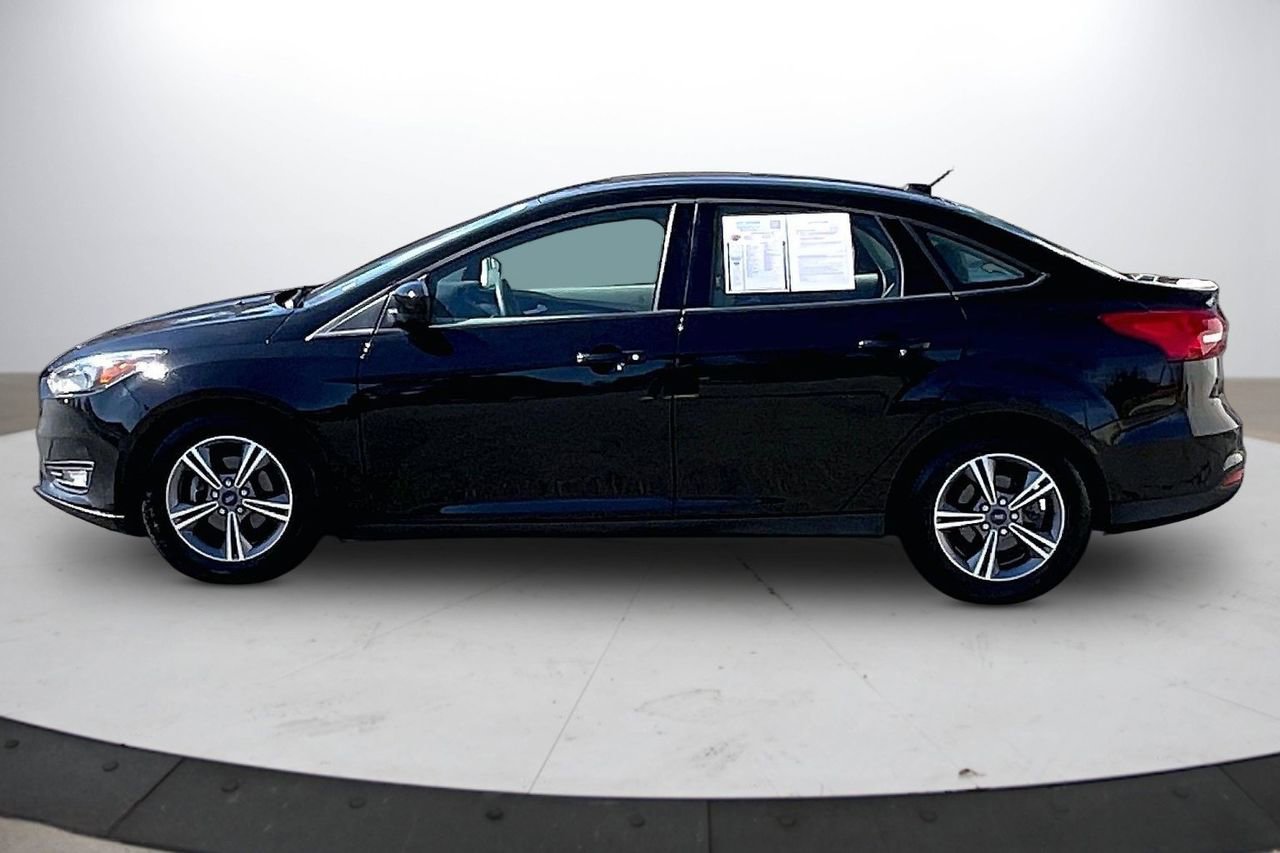 Used 2018 Ford Focus SE w/ SE Appearance Package image 6