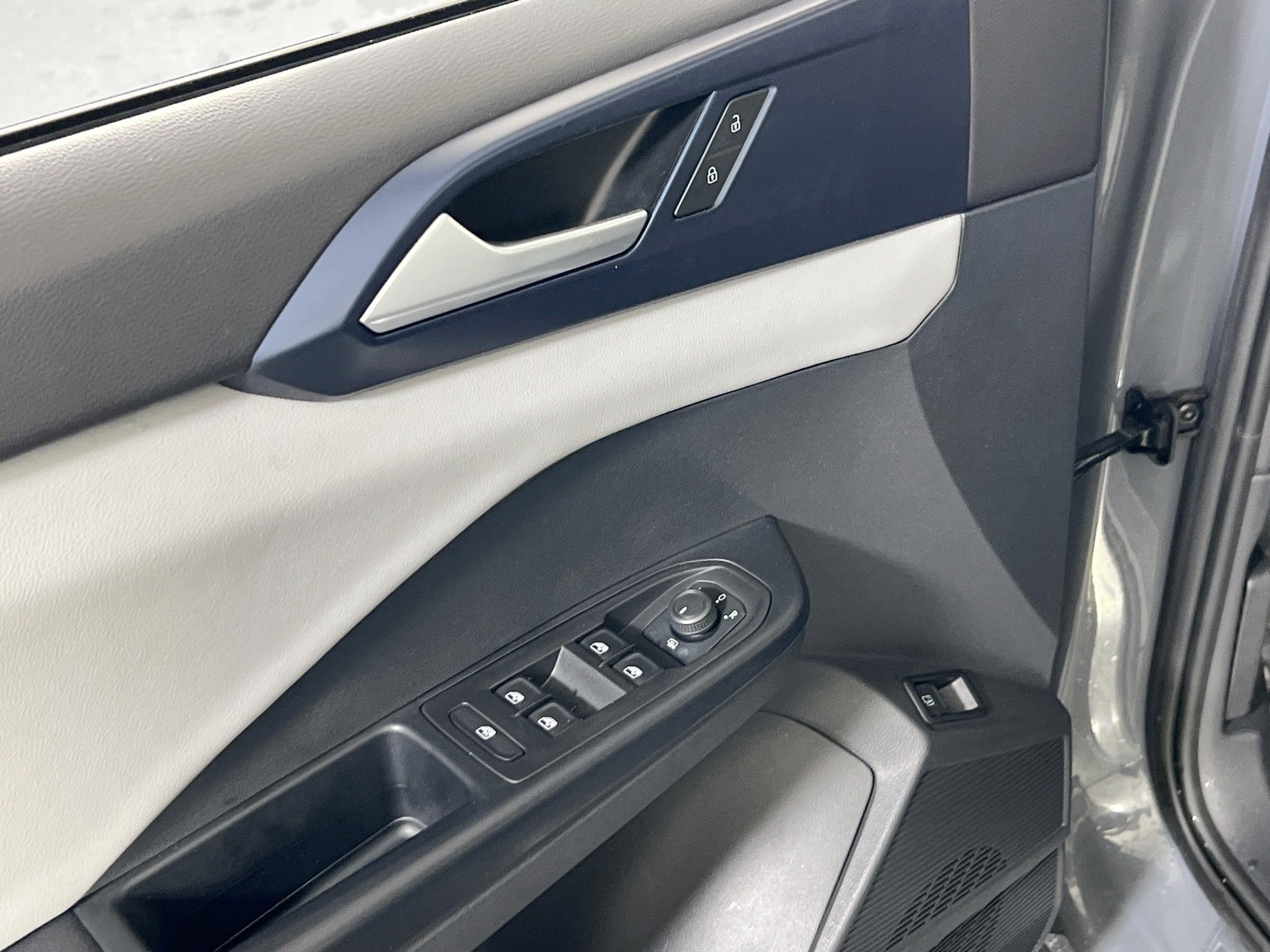 Used 2023 Volkswagen Taos SE AWD/4WD image 17